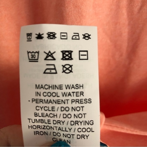 Puma V-Neck Dry Cell Short Sleeve Tee Apricot Blush Small NWT - Picture 5 of 7